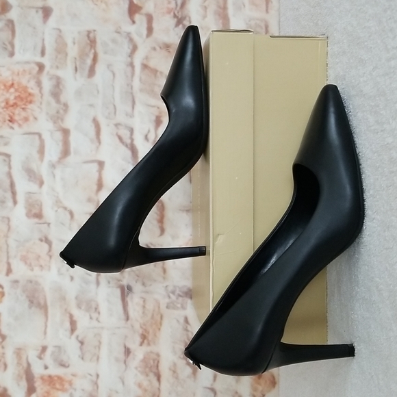 New Michael Kors Dorothy Flex Pumps - Picture 4 of 9